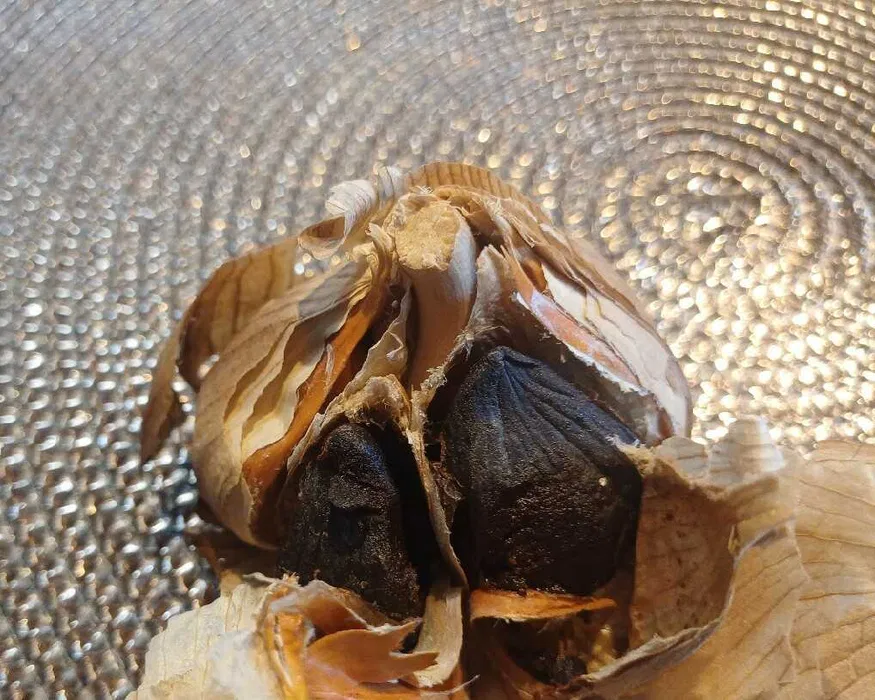 Czosnek czarny 1 kg MANUFAKTURA fermentacja bieżąca z własnej uprawy.